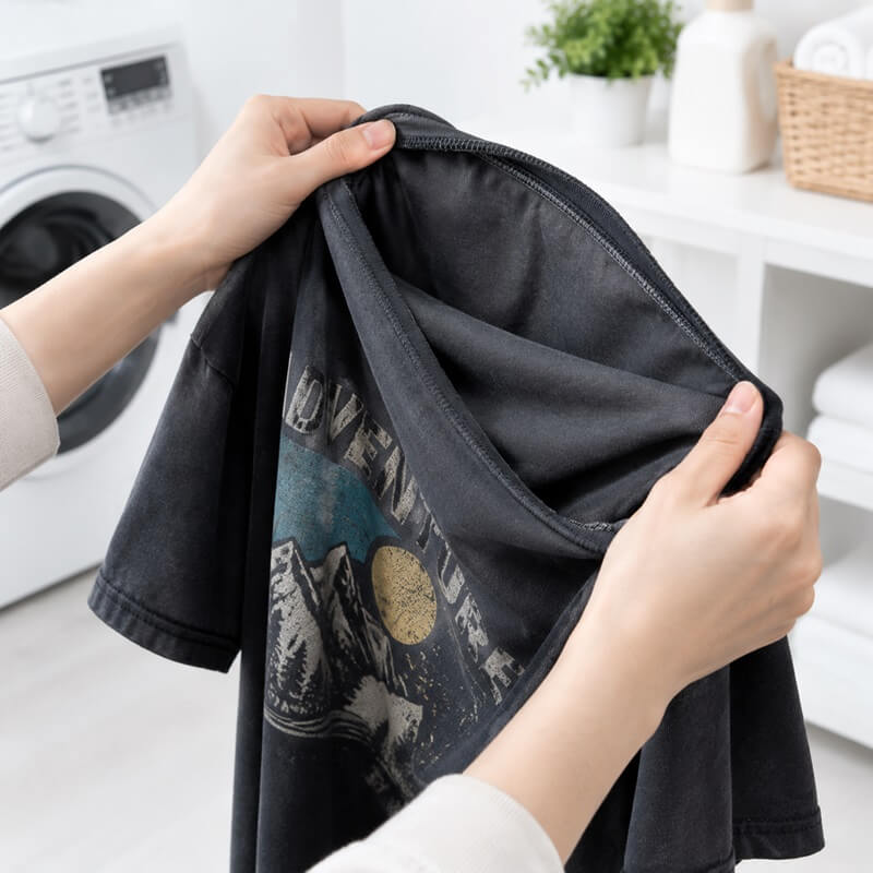 چگونه عمر لباس را افزایش دهیم؟ 4 پشت و رو کردن لباسها