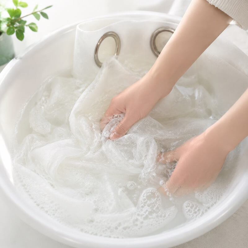 طریقه شستن پرده پانچ؛ راهنمای گامبهگام شستشو با دست و ماشین لباسشویی + ویدیو 6 شستن پرده پانچ با دست
